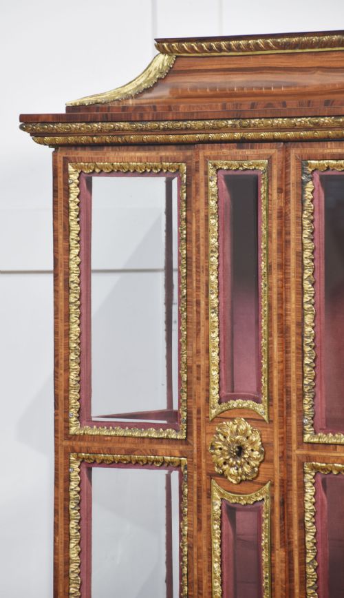 KINGWOOD DISPLAY CABINET ON STAND - ADDITIONAL PHOTO 10