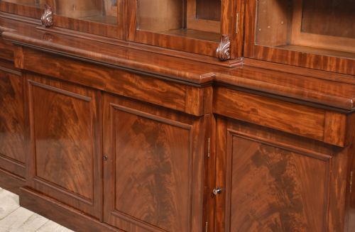 19TH CENTURY MAHOGANY LIBRARY BREAKFRONT BOOKCASE - ADDITIONAL PHOTO 12