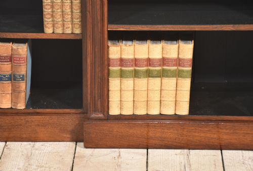 19TH CENTURY ROSEWOOD DWARF BREAKFRONT OPEN BOOKCASE - ADDITIONAL PHOTO 1