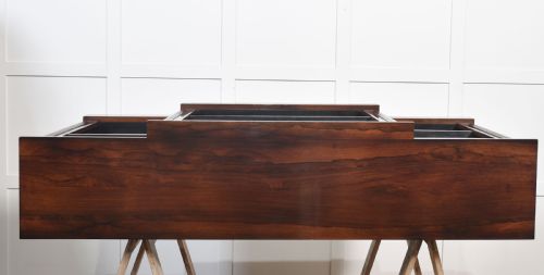 19TH CENTURY ROSEWOOD DWARF BREAKFRONT OPEN BOOKCASE - ADDITIONAL PHOTO 12