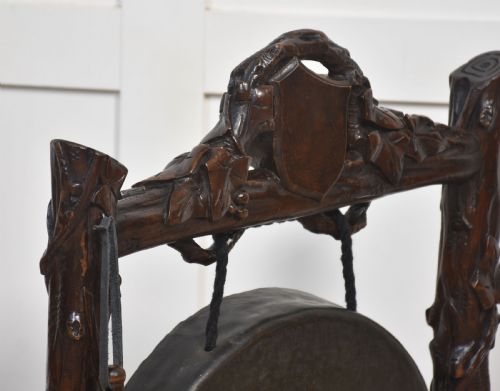 CARVED OAK FRAMED DINNER GONG - ADDITIONAL PHOTO 5