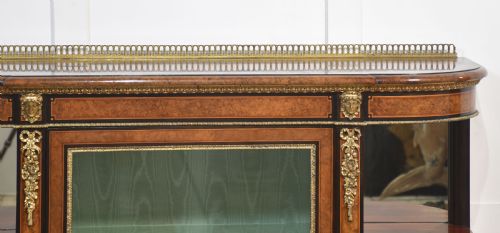 19TH CENTURY WALNUT CREDENZA - ADDITIONAL PHOTO 3