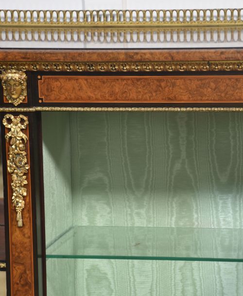 19TH CENTURY WALNUT CREDENZA - ADDITIONAL PHOTO 6