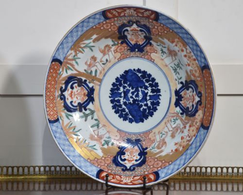 PAIR OF JAPANESE IMARI PLATES - ADDITIONAL PHOTO 1