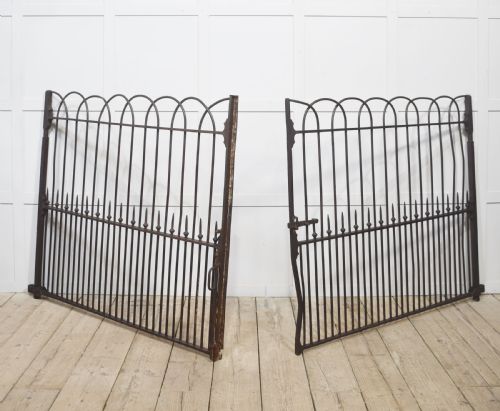 PAIR OF 19TH CENTURY CAST AND WROUGHT IRON GATES - ADDITIONAL PHOTO 5