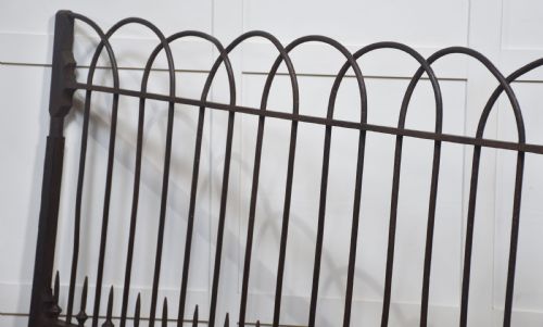 PAIR OF 19TH CENTURY CAST AND WROUGHT IRON GATES - ADDITIONAL PHOTO 7