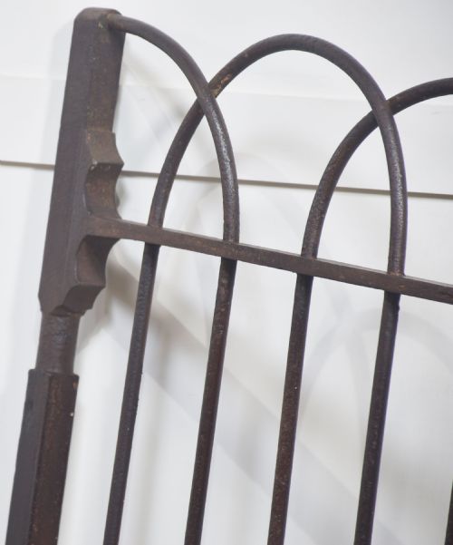 PAIR OF 19TH CENTURY CAST AND WROUGHT IRON GATES - ADDITIONAL PHOTO 10