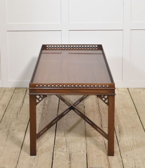 MAHOGANY COFFEE TABLE - ADDITIONAL PHOTO 3