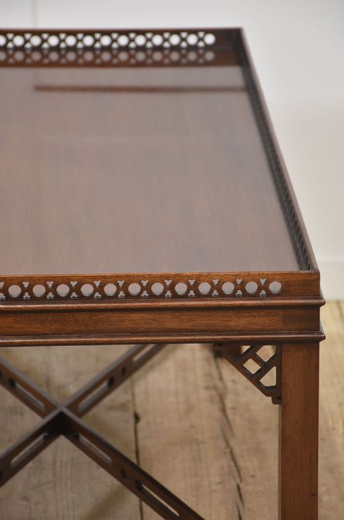 MAHOGANY COFFEE TABLE - ADDITIONAL PHOTO 6