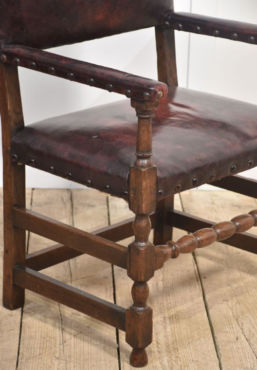 EIGHT LEATHER UPHOLSTERED OAK DINING CHAIRS - ADDITIONAL PHOTO 10