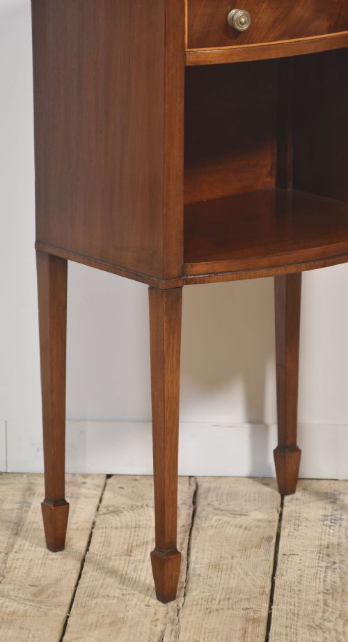 PAIR OF MAHOGANY BEDSIDE TABLES - ADDITIONAL PHOTO 3