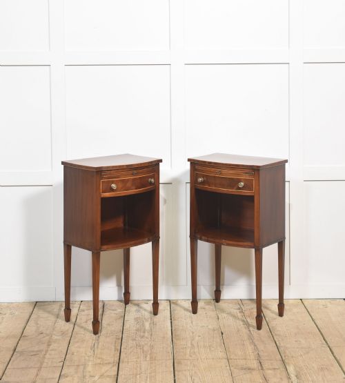 PAIR OF MAHOGANY BEDSIDE TABLES - ADDITIONAL PHOTO 4