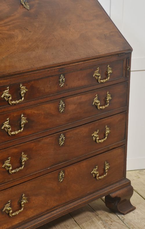 GEORGE III MAHOGANY BUREAU - ADDITIONAL PHOTO 9
