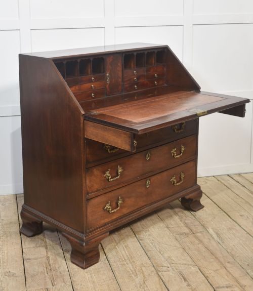 GEORGE III MAHOGANY BUREAU - ADDITIONAL PHOTO 10