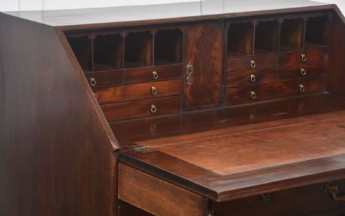 GEORGE III MAHOGANY BUREAU - ADDITIONAL PHOTO 11