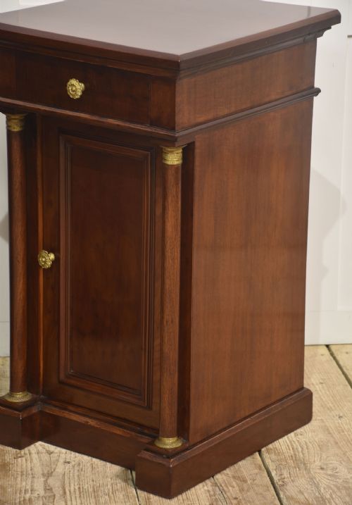 PAIR OF EMPIRE STYLE MAHOGANY BEDSIDE CABINETS - ADDITIONAL PHOTO 4