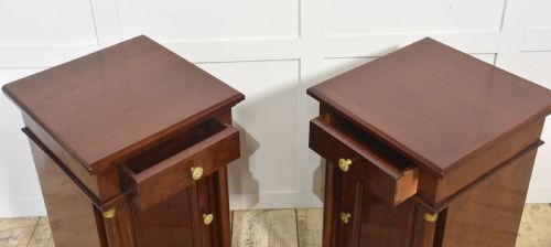 PAIR OF EMPIRE STYLE MAHOGANY BEDSIDE CABINETS - ADDITIONAL PHOTO 7