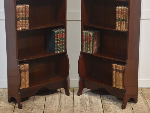 PAIR OF MAHOGANY OPEN BOOKCASES - ADDITIONAL PHOTO 2
