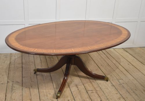 FINE REGENCY STYLE OVAL MAHOGANY DINING TABLE - ADDITIONAL PHOTO 1