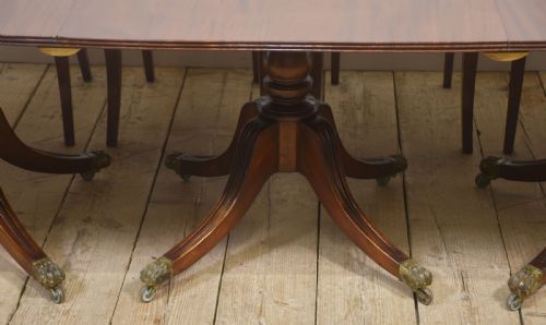 MAHOGANY TRIPLE PEDESTAL DINING TABLE - ADDITIONAL PHOTO 3