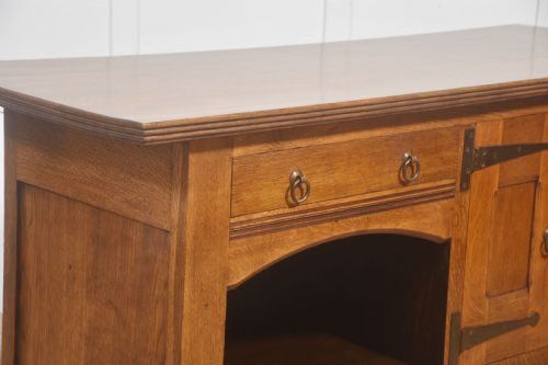 ARTS AND CRAFTS SOLID OAK SIDEBOARD - ADDITIONAL PHOTO 5