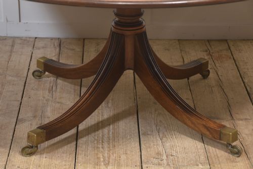ELEGANT GEORGIANSTYLE MAHOGANY PEDESTAL DINING TABLE - ADDITIONAL PHOTO 4