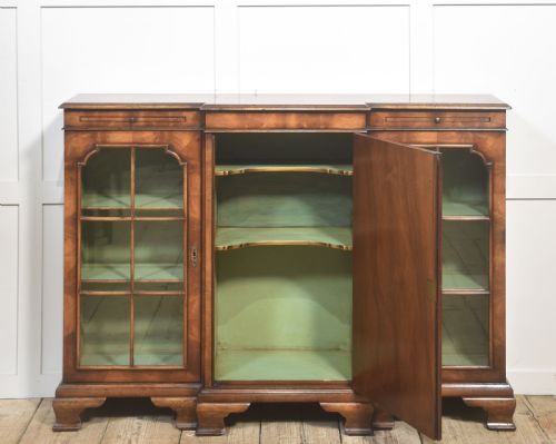 ELEGANT EARLY 20THCENTURY WALNUT BREAKFRONT BOOKCASE - ADDITIONAL PHOTO 6