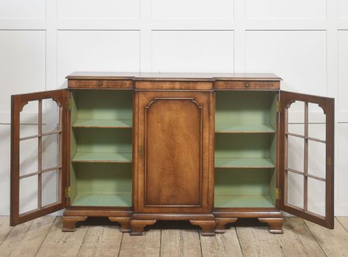 ELEGANT EARLY 20THCENTURY WALNUT BREAKFRONT BOOKCASE - ADDITIONAL PHOTO 7