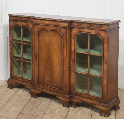ELEGANT EARLY 20THCENTURY WALNUT BREAKFRONT BOOKCASE - ADDITIONAL PHOTO 8