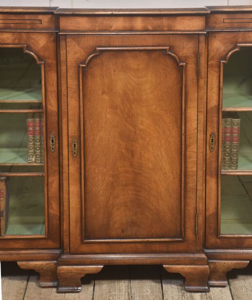 ELEGANT EARLY 20THCENTURY WALNUT BREAKFRONT BOOKCASE - ADDITIONAL PHOTO 11