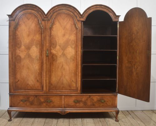 QUEEN ANNESTYLE WALNUT TRIPLE WARDROBE - ADDITIONAL PHOTO 5