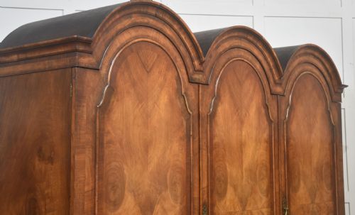 QUEEN ANNESTYLE WALNUT TRIPLE WARDROBE - ADDITIONAL PHOTO 6