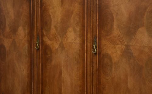 QUEEN ANNESTYLE WALNUT TRIPLE WARDROBE - ADDITIONAL PHOTO 10