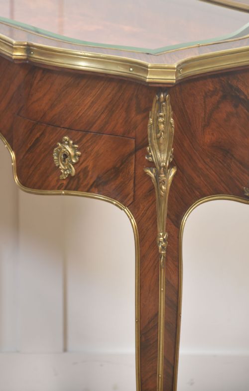 FRENCH GILTBRONZE MOUNTED BIJOUTERIE TABLE - ADDITIONAL PHOTO 3