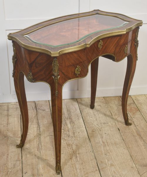 FRENCH GILTBRONZE MOUNTED BIJOUTERIE TABLE - ADDITIONAL PHOTO 6