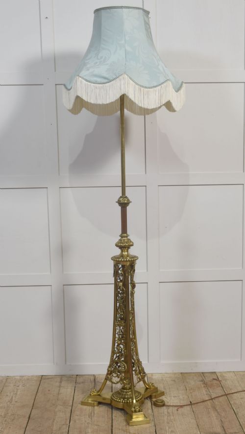 ORNATE BRASS FLOOR LAMP WITH FLORAL OPENWORK BASE - ADDITIONAL PHOTO 5