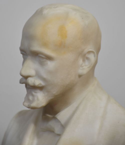 MARBLE PORTRAIT BUST OF A GENTLEMAN - ADDITIONAL PHOTO 5