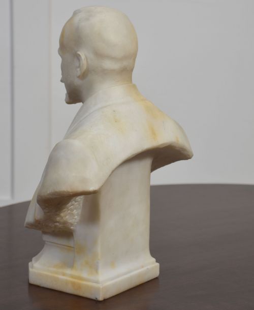 MARBLE PORTRAIT BUST OF A GENTLEMAN - ADDITIONAL PHOTO 7