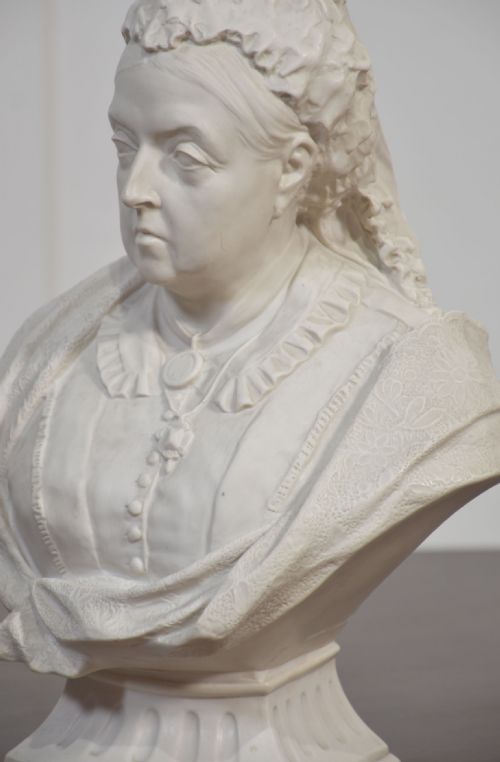 PARIAN BUST OF QUEEN VICTORIA - ADDITIONAL PHOTO 2