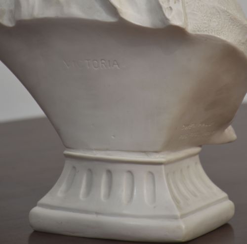 PARIAN BUST OF QUEEN VICTORIA - ADDITIONAL PHOTO 5
