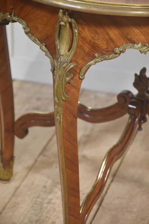 LOUIS XV STYLE ORMOLU AND PARQUETRY CIRCULAR CENTRE TABLE - ADDITIONAL PHOTO 4
