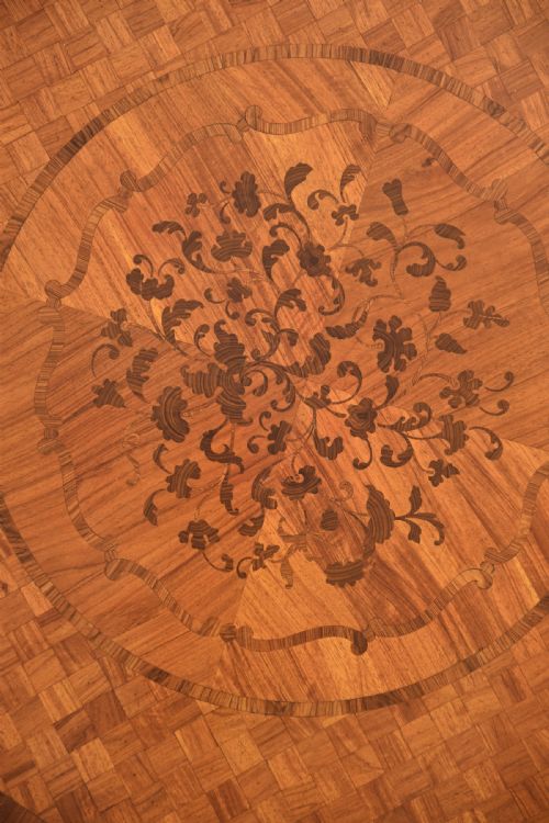 LOUIS XV STYLE ORMOLU AND PARQUETRY CIRCULAR CENTRE TABLE - ADDITIONAL PHOTO 13