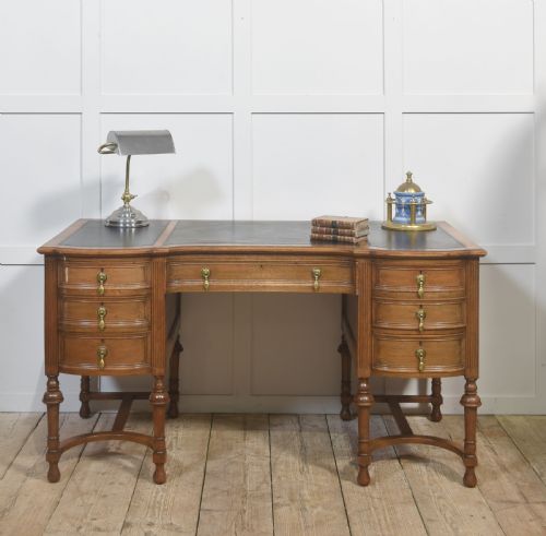 OAK PEDESTAL WRITING DESK - ADDITIONAL PHOTO 3