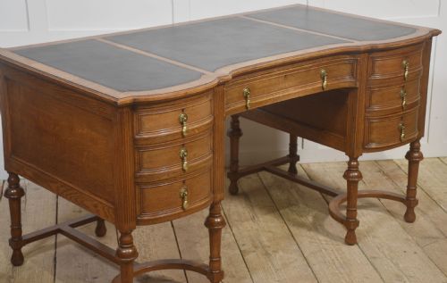 OAK PEDESTAL WRITING DESK - ADDITIONAL PHOTO 4