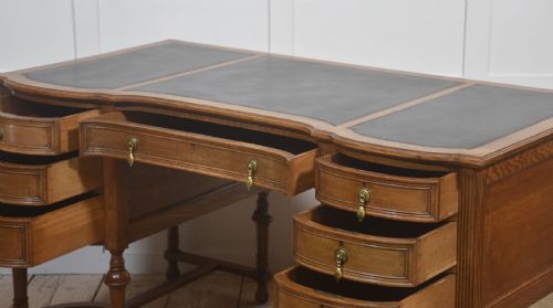 OAK PEDESTAL WRITING DESK - ADDITIONAL PHOTO 8