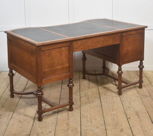 OAK PEDESTAL WRITING DESK - ADDITIONAL PHOTO 9