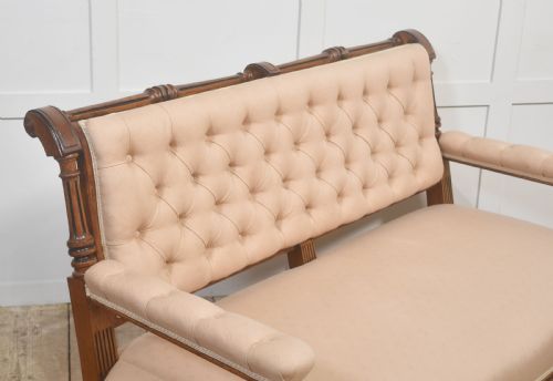 19TH CENTURY UPHOLSTERED WALNUT SETTEE - ADDITIONAL PHOTO 4