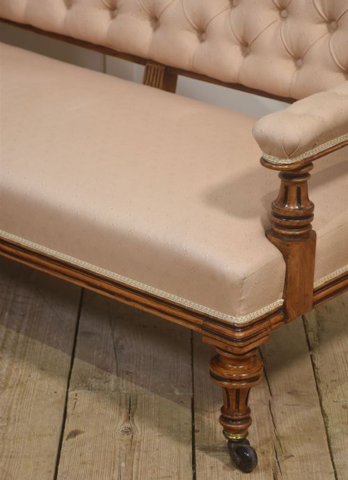 19TH CENTURY UPHOLSTERED WALNUT SETTEE - ADDITIONAL PHOTO 9
