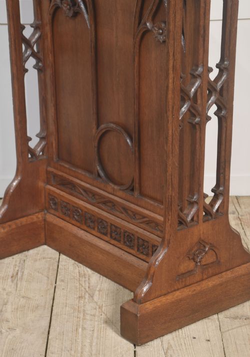 CARVED OAK LECTERN IN THE GOTHIC REVIVAL STYLE - ADDITIONAL PHOTO 5