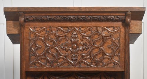 CARVED OAK LECTERN IN THE GOTHIC REVIVAL STYLE - ADDITIONAL PHOTO 6